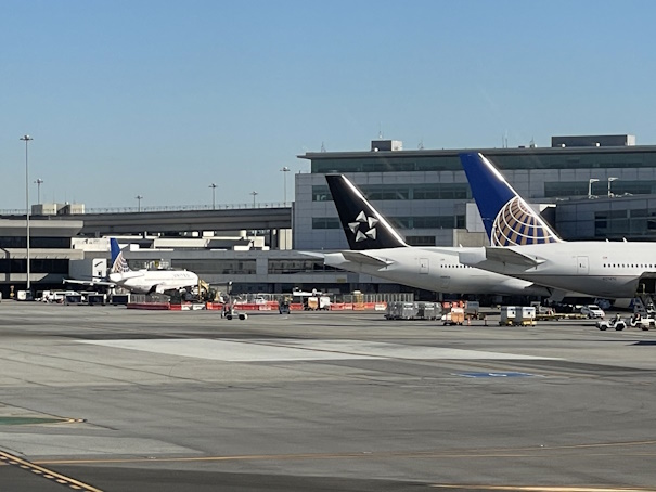 駐機中のユナイテッド航空の機体