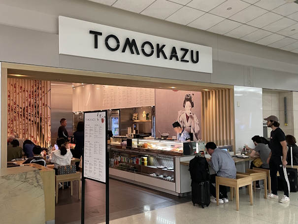 エアサイドにある寿司店 TOMOKAZU